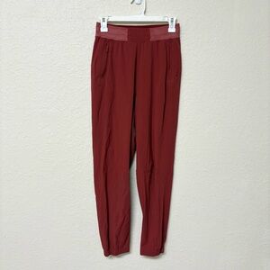 Lululemon License to Train High-Rise Joggers Pants Womens Size 4